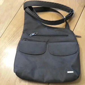 Travelon nylon multi pocketed crossbody bag